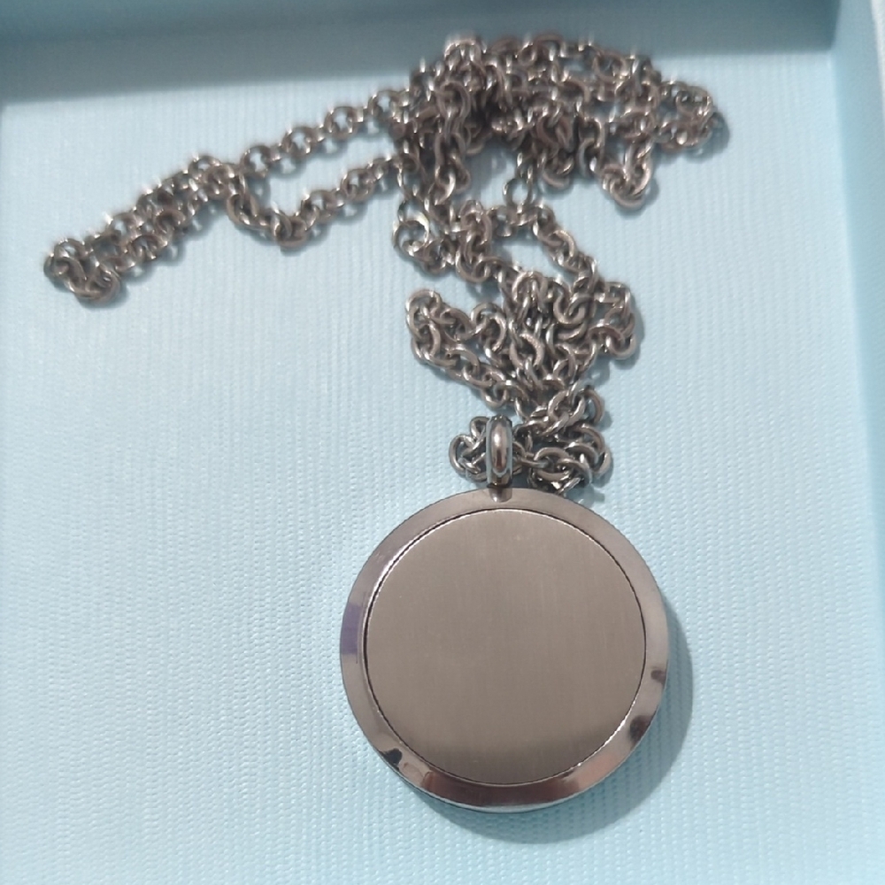 Diffuser Necklace - Picture 2 of 2
